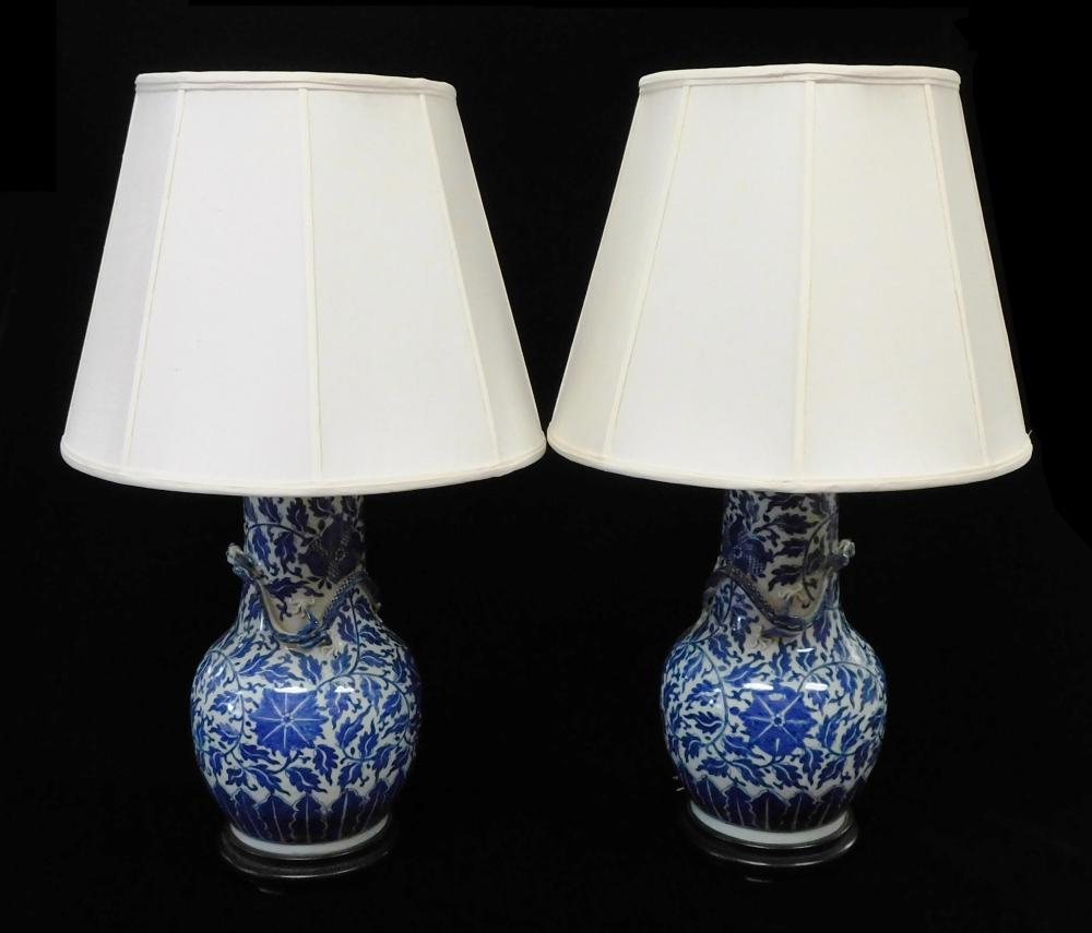 LAMP: PAIR CHINESE GUGLET-FORM