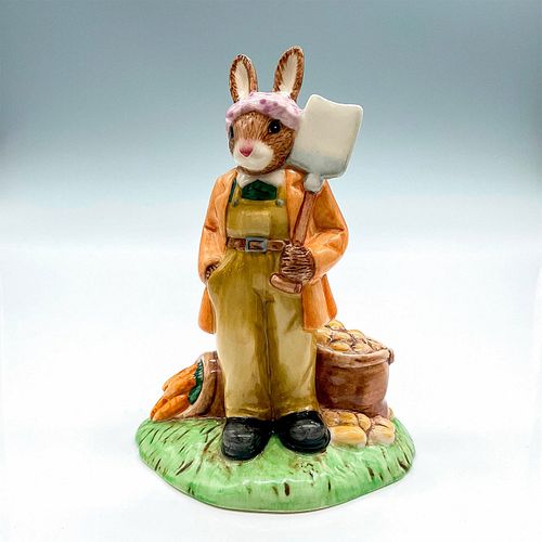 LAND GIRL DB372 - ROYAL DOULTON