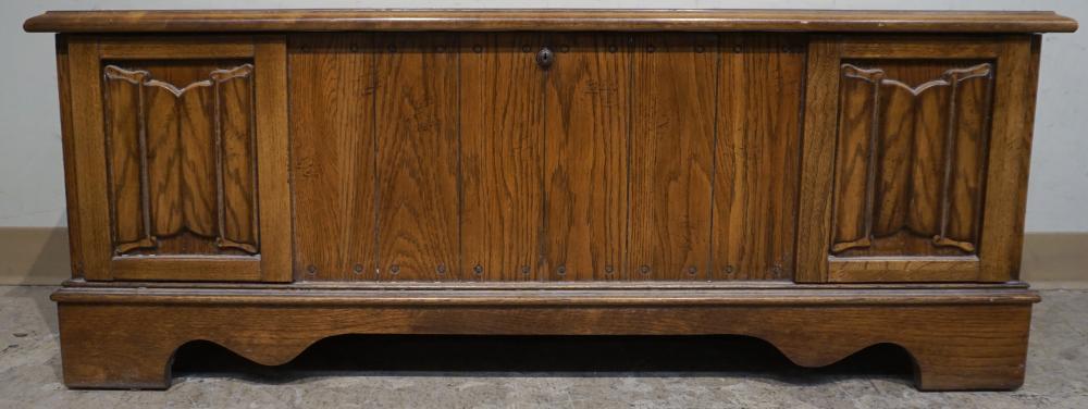 LANE CEDAR LINED OAK BLANKET CHEST,