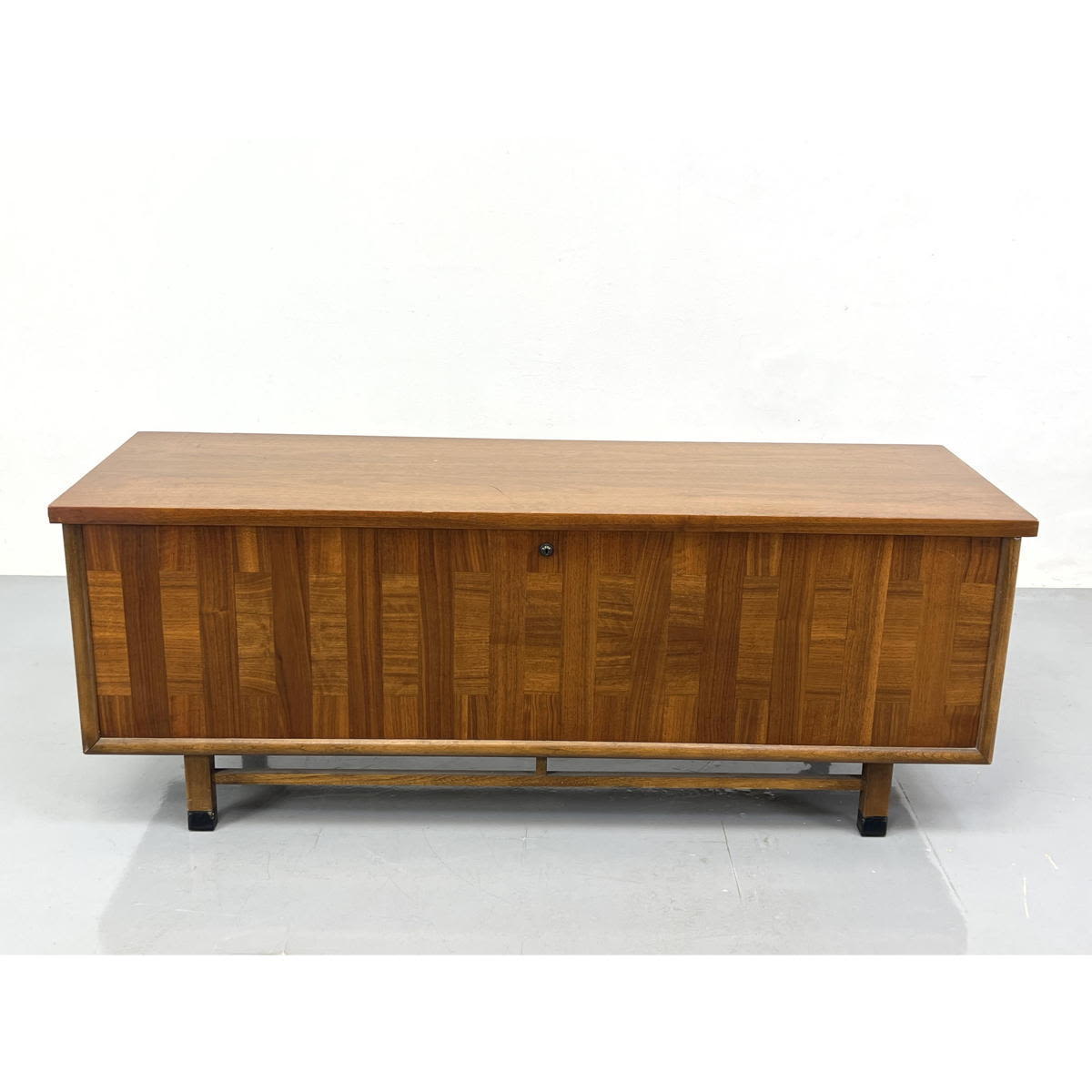 LANE Mid Century Modern Cedar Chest