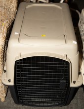 LARGE AIRLINE STYLE DOG CRATE