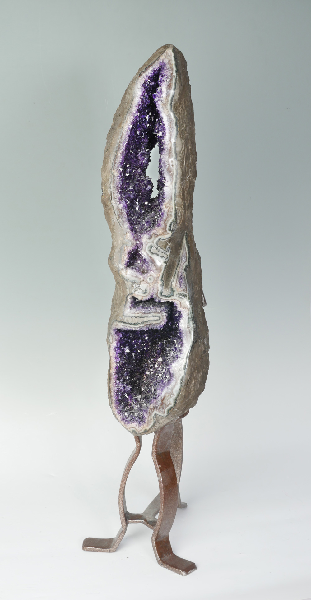 LARGE AMETHYST GEODE SPECIMEN: