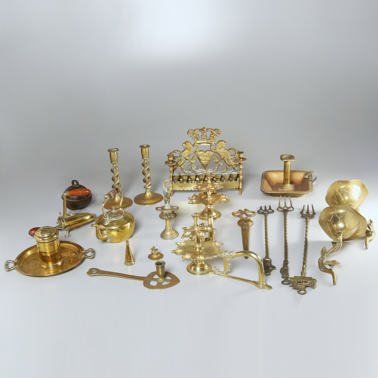 LARGE ANTIQUE BRASS & METALWARE
