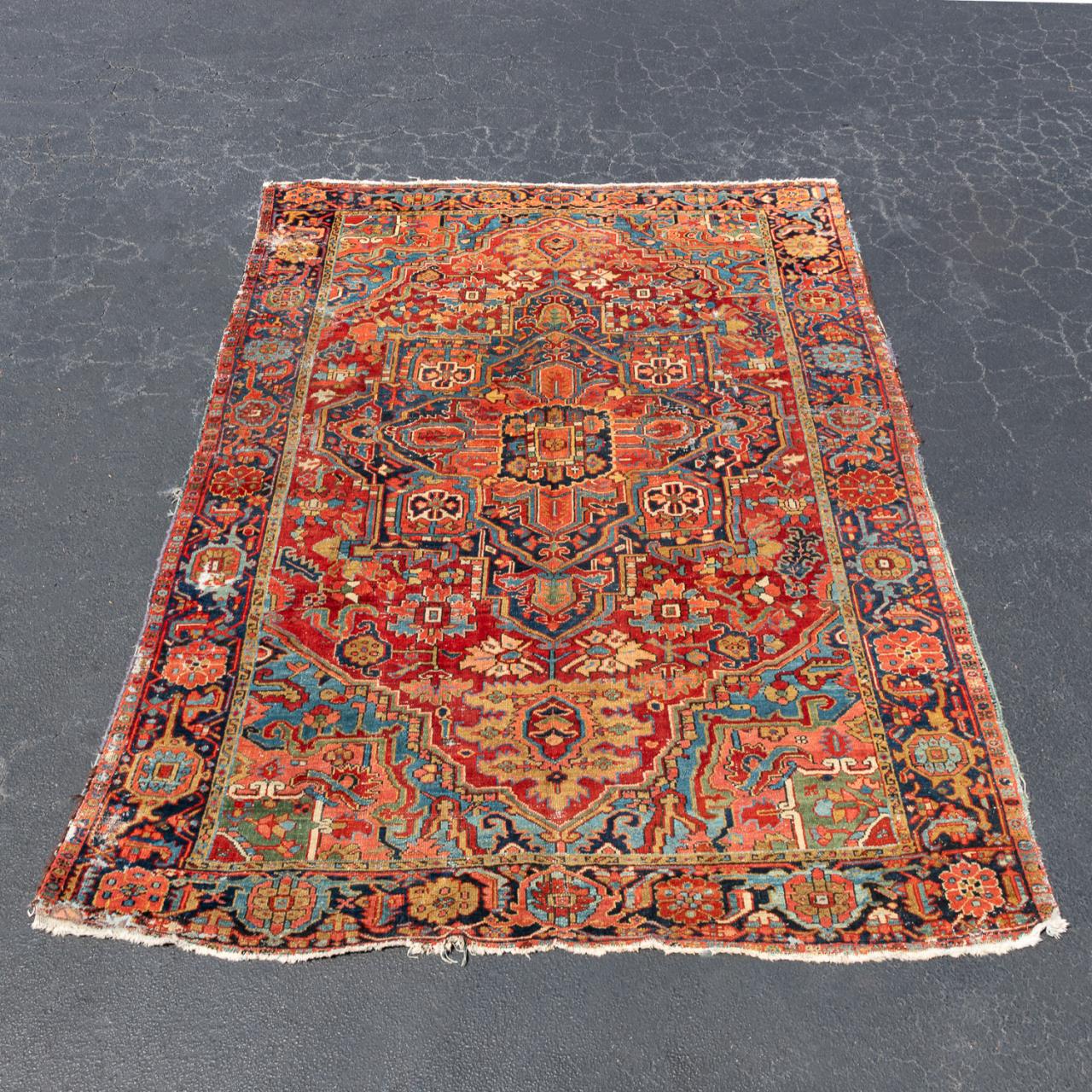 LARGE ANTIQUE HERIZ CARPET Iran.