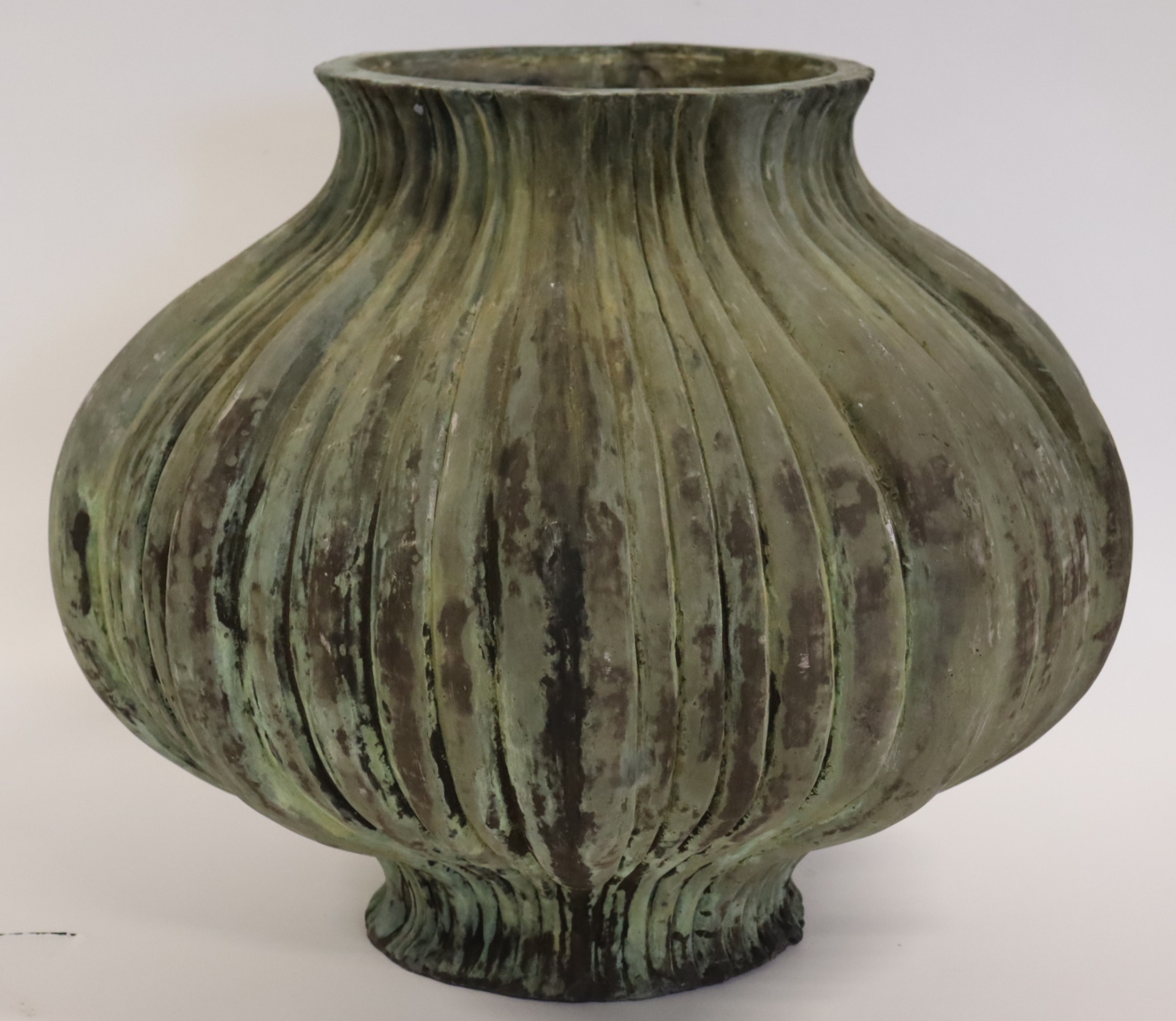 LARGE ANTIQUE PATINATED BRONZE POT.