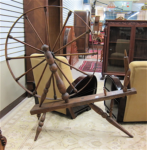 LARGE ANTIQUE SPINNING WHEEL 19th