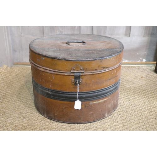Large antique tin hat box, approx