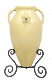 Large Art Deco vase, lion head