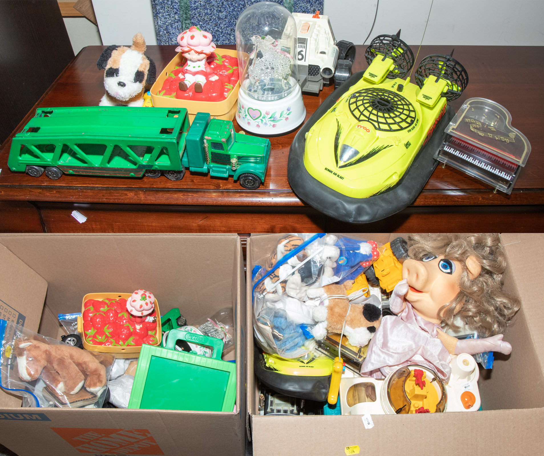 LARGE ASSORTMENT OF TOY VEHICLES,