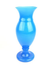 LARGE BACCARAT OPALINE VASE<br