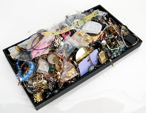 LARGE BAG OF COSTUME JEWELRYLarge