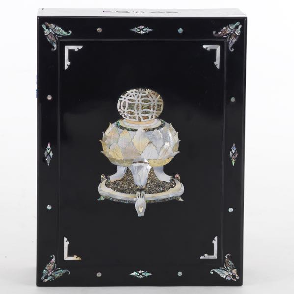 LARGE BLACK LACQUER AND
