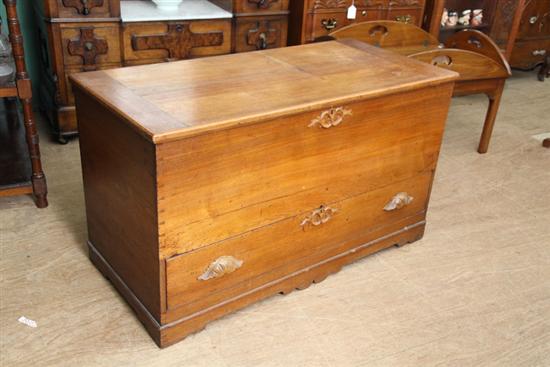 LARGE BLANKET CHEST. Mahogany