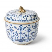 LARGE BLUE AND WHITE 'RUYI AND