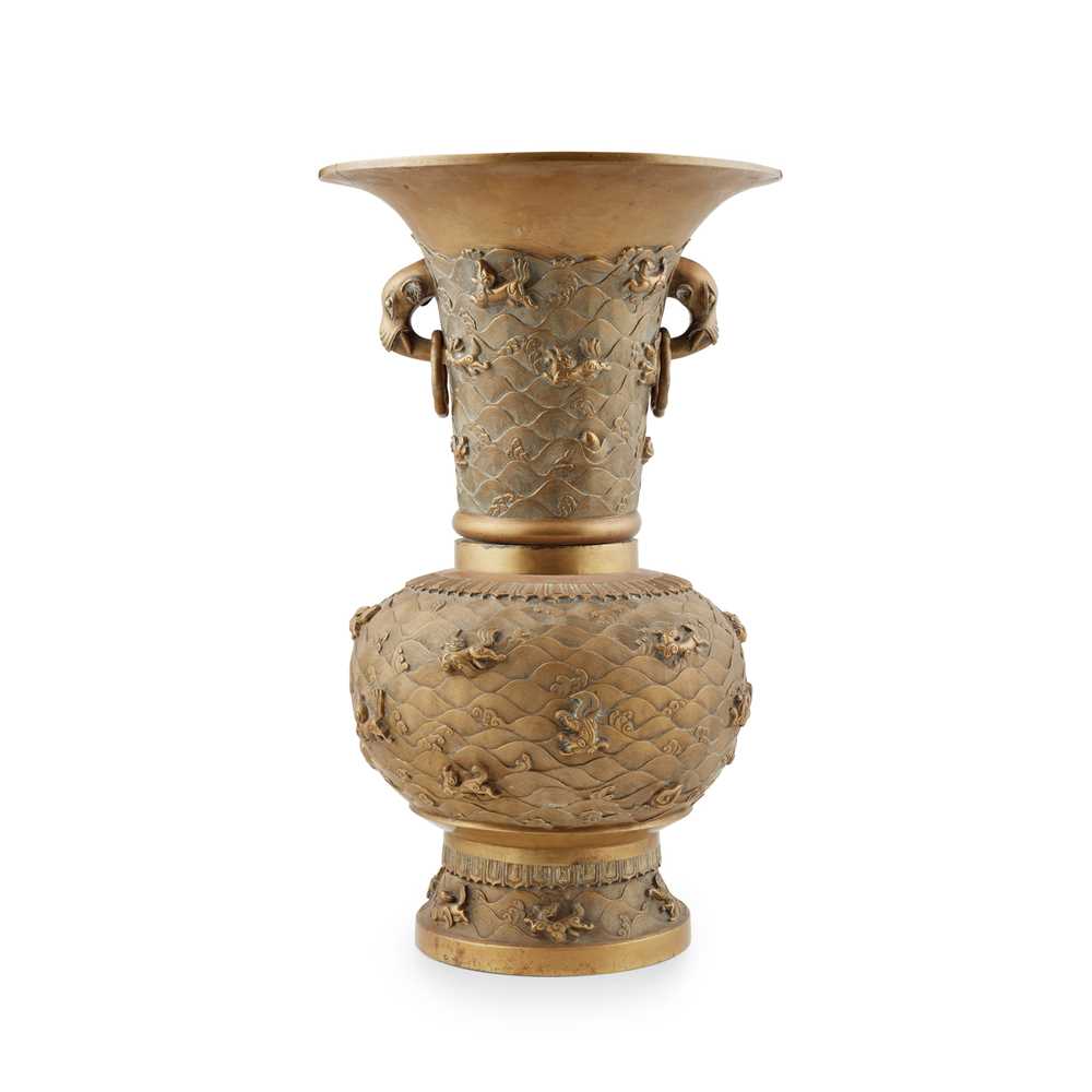 LARGE BRONZE 'GU' VASE XUANDE