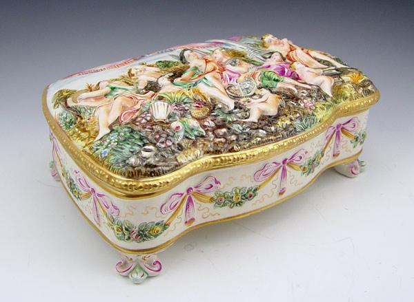 LARGE CAPO DI MONTE JEWELRY CASKET: