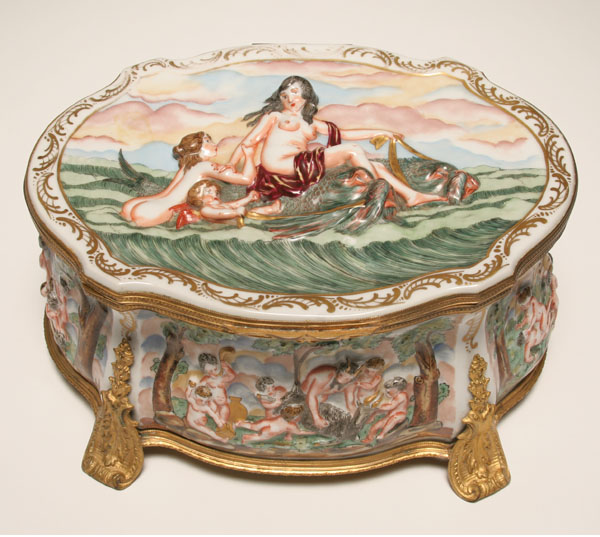 Large Capo di Monte lidded casket