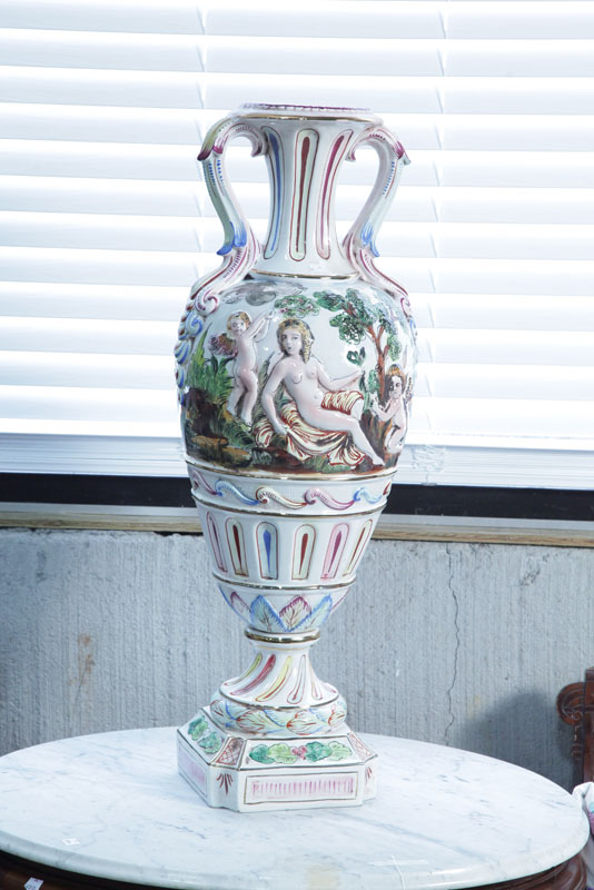 LARGE CAPODIMONTE URN.