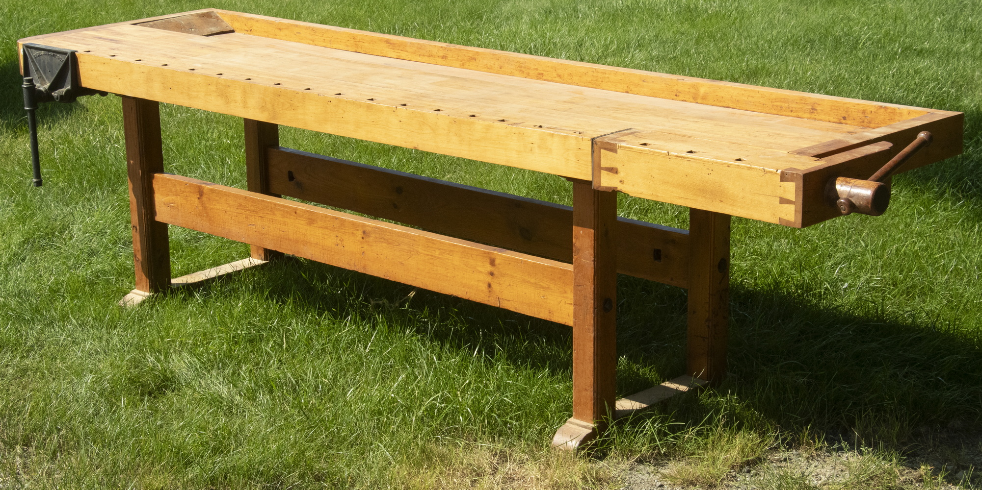 LARGE CARPENTER'S WORK BENCH