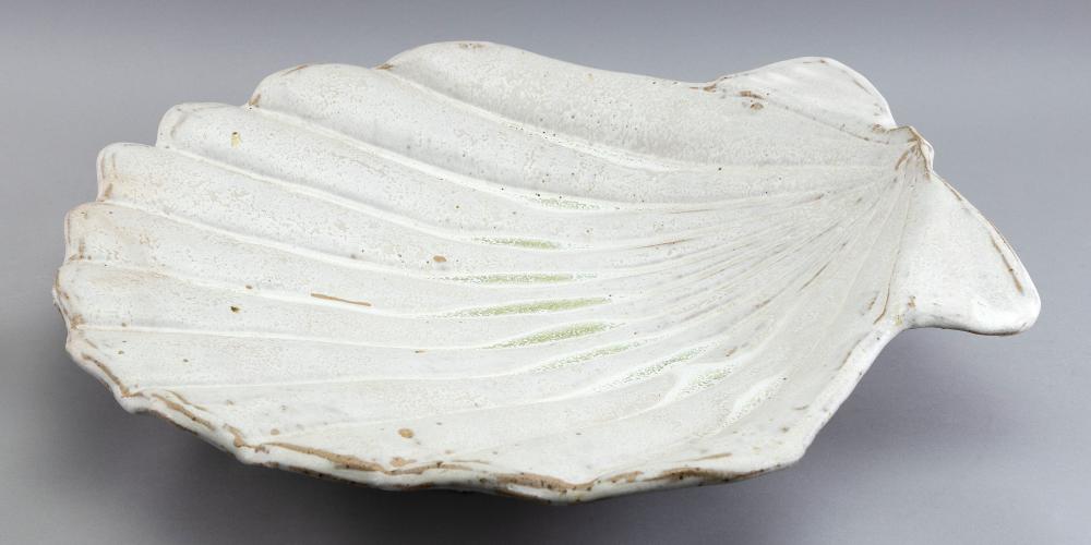 LARGE CERAMIC SCALLOP SHELL