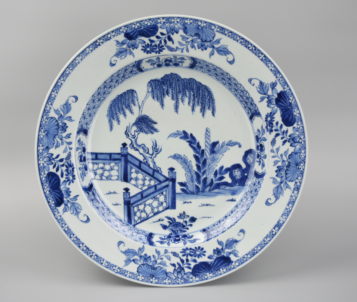 LARGE CHINESE B & W CHARGER ,