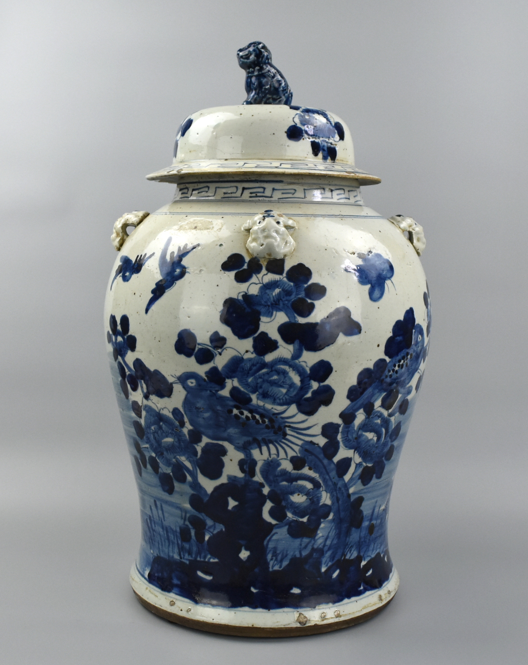 LARGE CHINESE B & W PORCELAIN JAR &