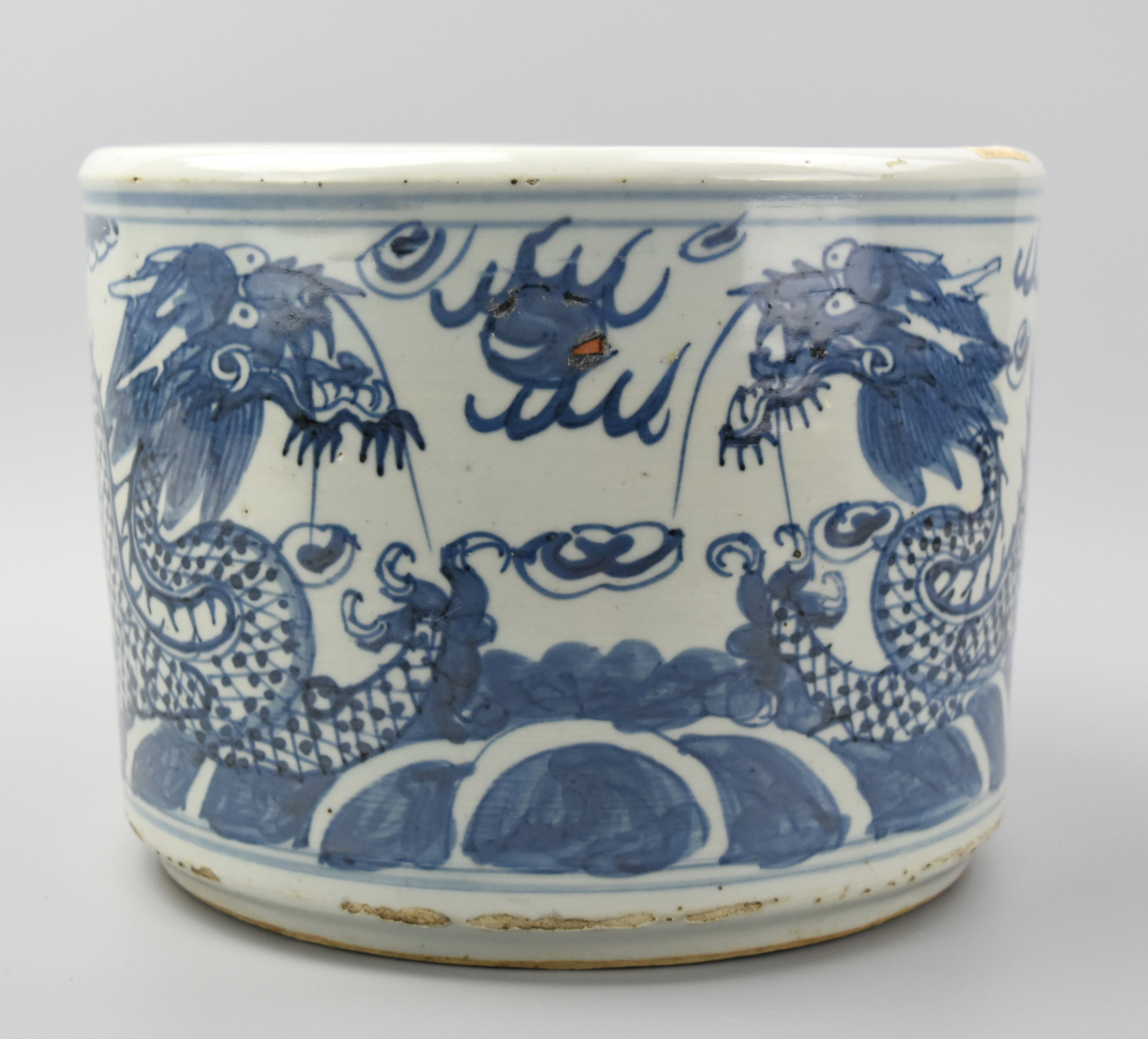 LARGE CHINESE B & W "DRAGON"