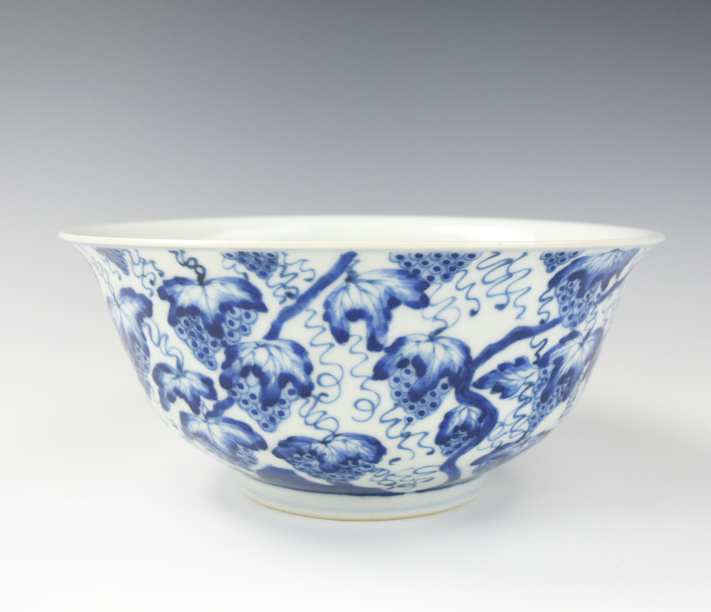 LARGE CHINESE B & WBOWL W/ GRAPE,