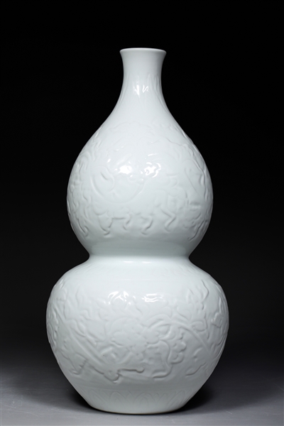 Large Chinese blanc de chine