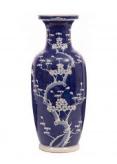 LARGE CHINESE BLUE AND WHITE P