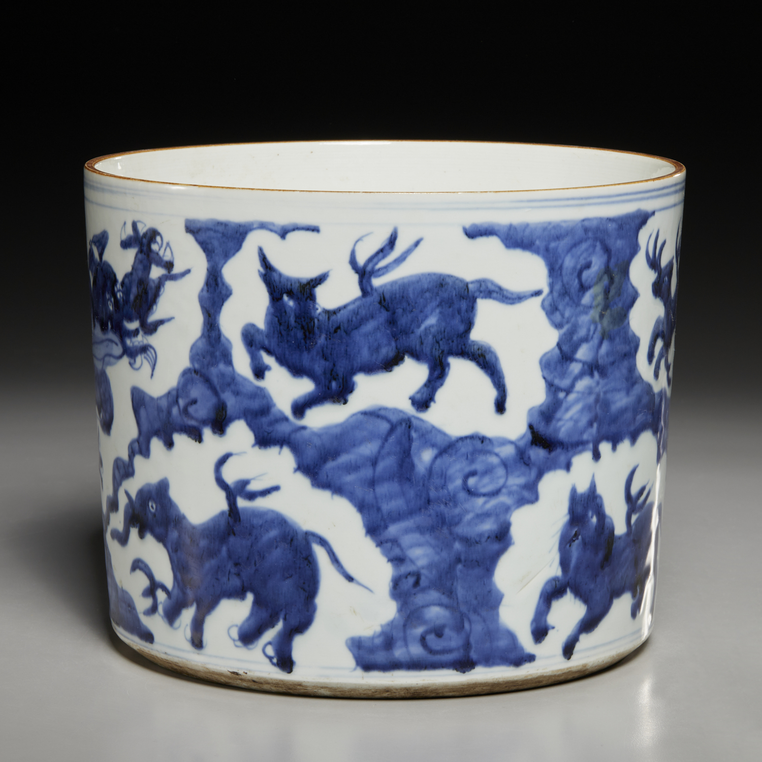 LARGE CHINESE BLUE & WHITE BRUSH