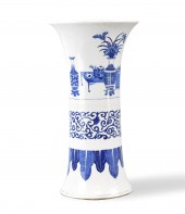 LARGE CHINESE BLUE & WHITE GU
