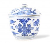 LARGE CHINESE BLUE & WHITE COV