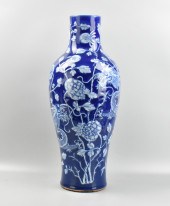 LARGE CHINESE BLUE & WHITE DRA