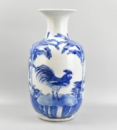 LARGE CHINESE BLUE & WHITE ROO