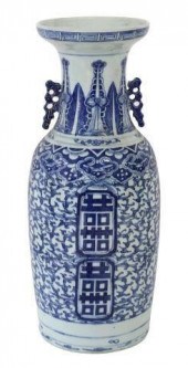 LARGE CHINESE BLUE & WHITE DOU