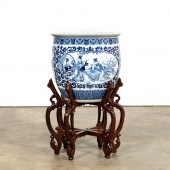 LARGE CHINESE BLUE & WHITE FIS