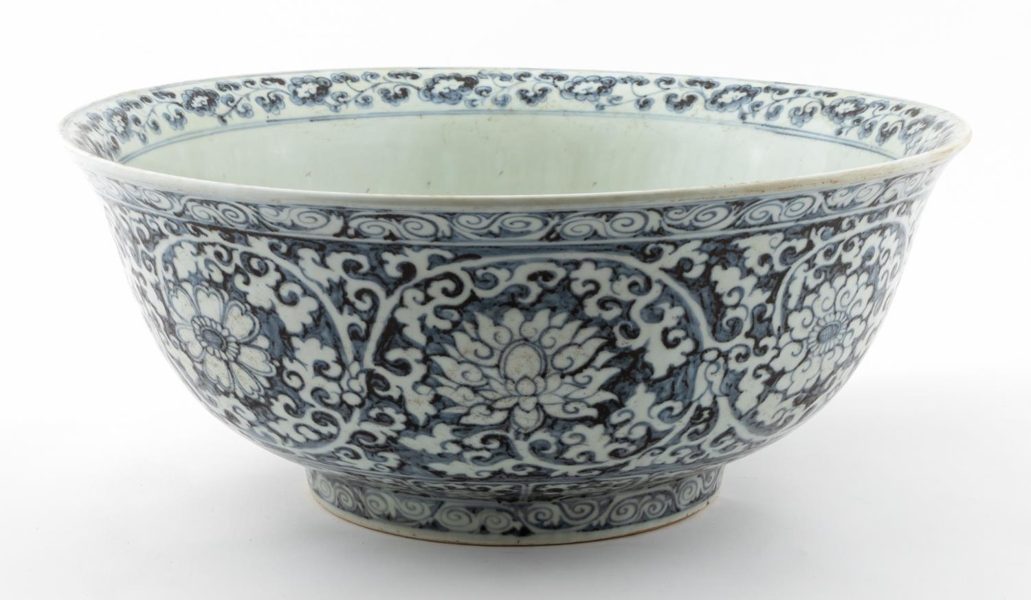 LARGE CHINESE BLUE & WHITE MING