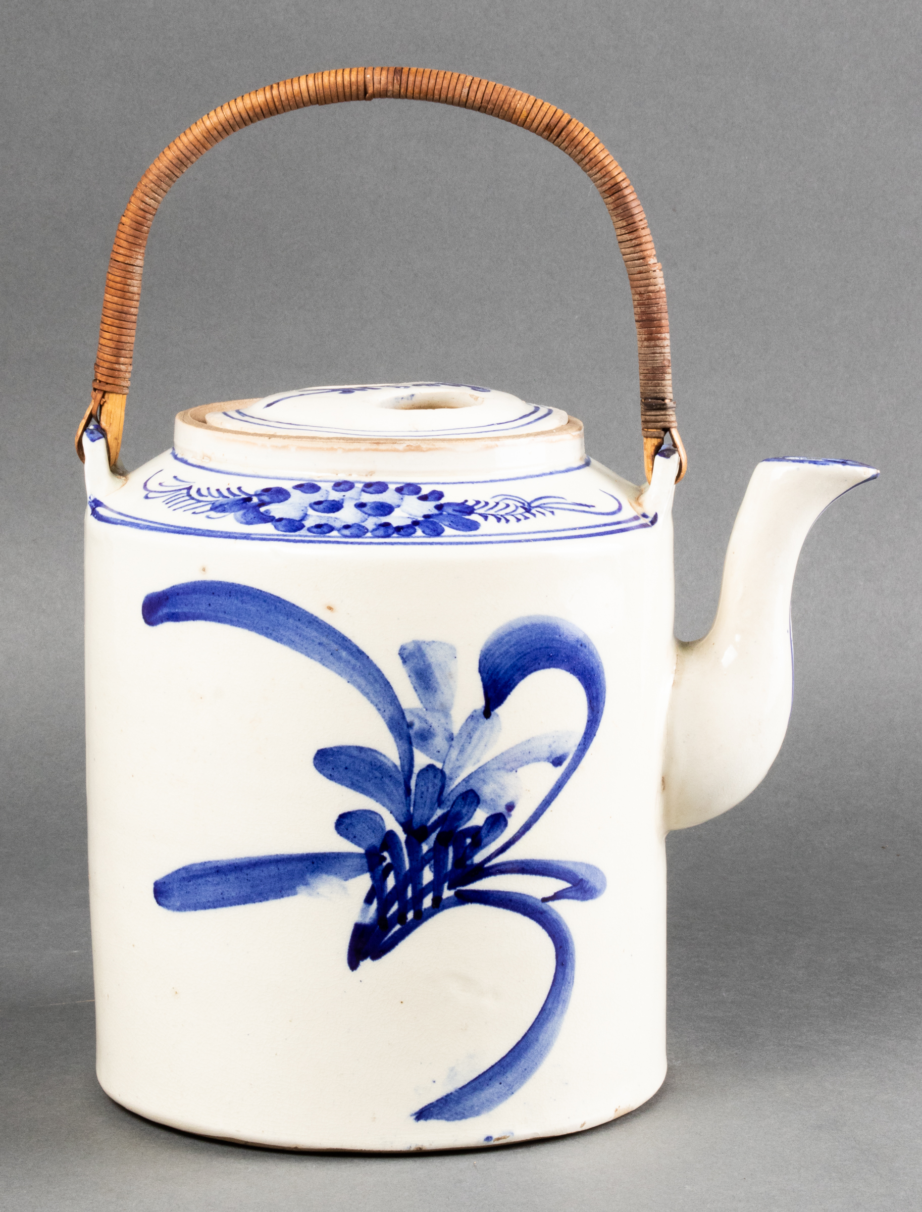 LARGE CHINESE BLUE & WHITE