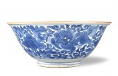 LARGE CHINESE BLUE & WHITE BOW