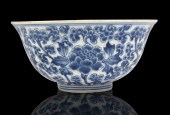 LARGE CHINESE BLUE & WHITE PEO