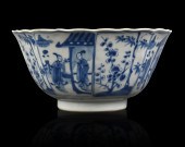 LARGE CHINESE BLUE & WHITE BOW