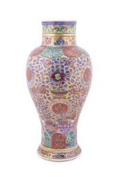 LARGE CHINESE CLOBBERED VASE<b