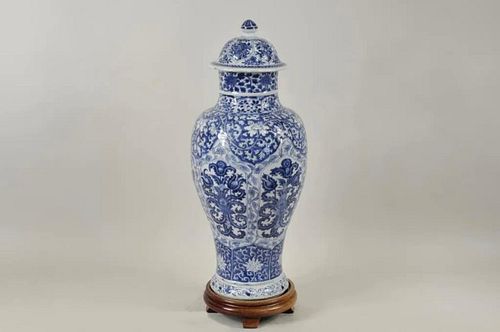 LARGE CHINESE EXPORT BLUE & WHITE