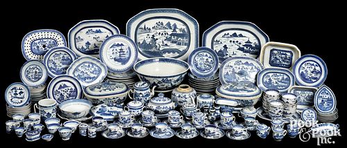 LARGE CHINESE EXPORT PORCELAIN