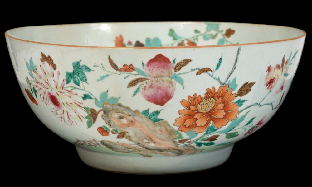 LARGE CHINESE EXPORT PORCELAIN
