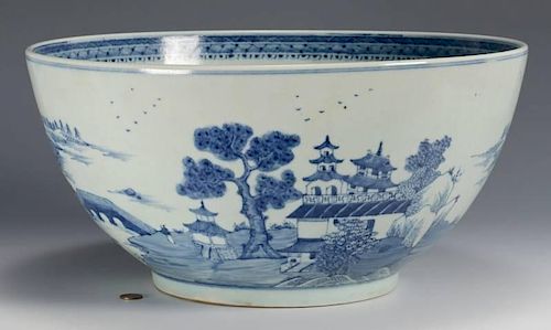 LARGE CHINESE EXPORT PORCELAIN