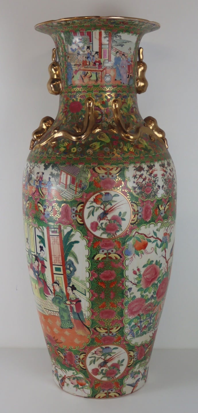 LARGE CHINESE EXPORT ROSE MEDALLION
