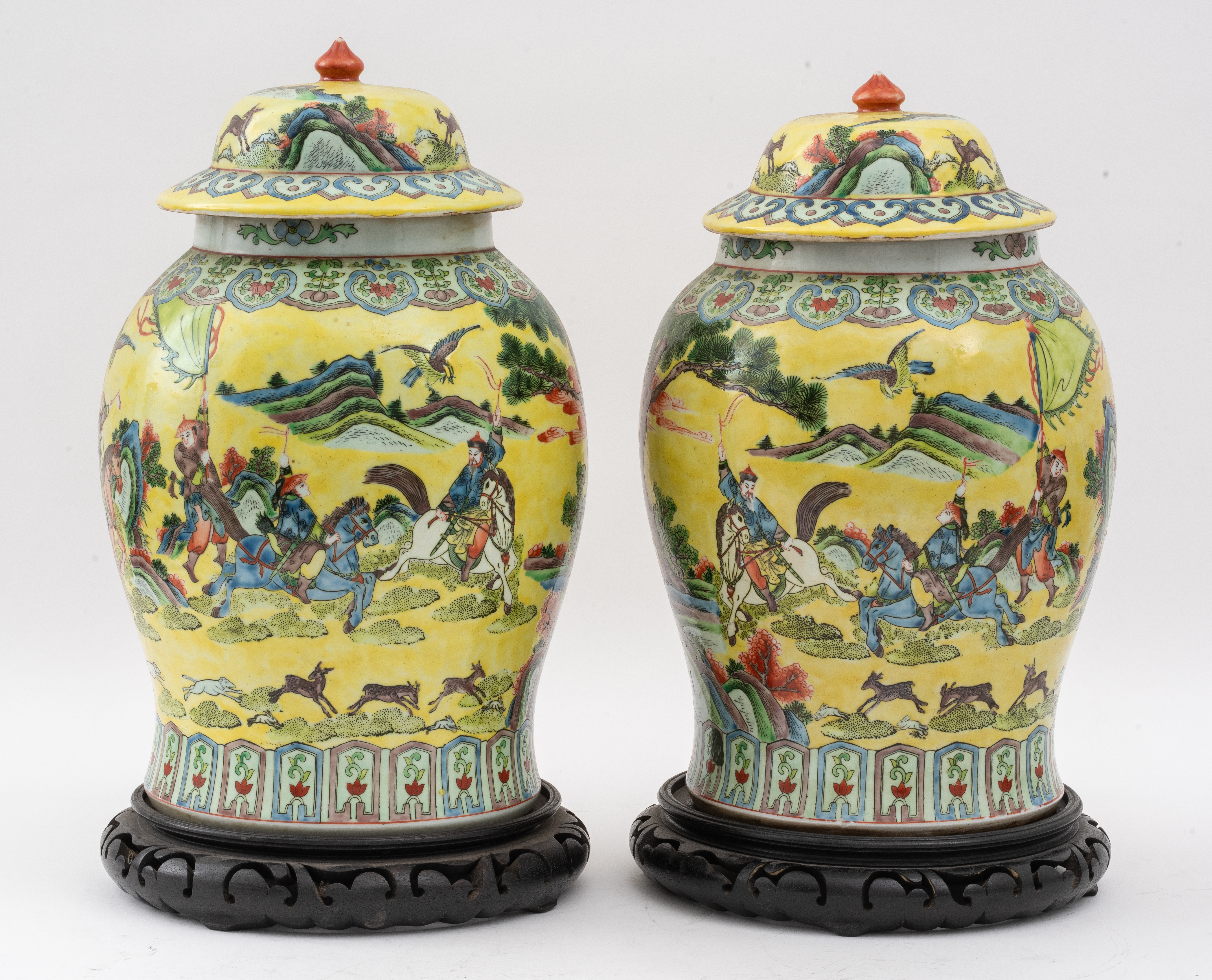 LARGE CHINESE FAMILLE JAUNE