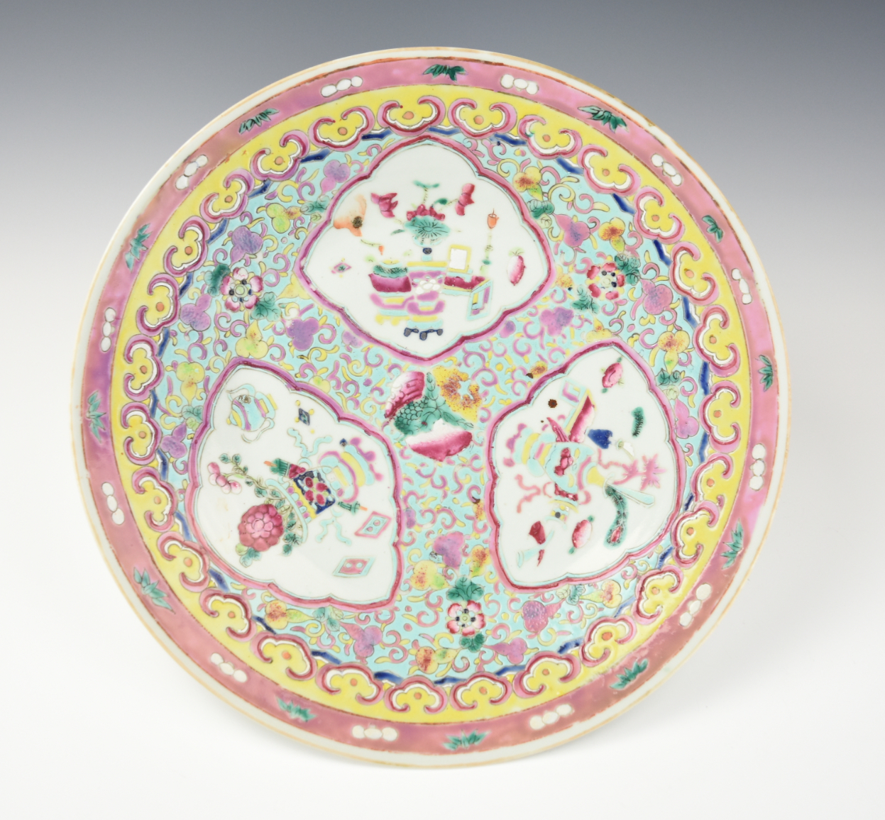 LARGE CHINESE FAMILLE ROSE CHARGER,